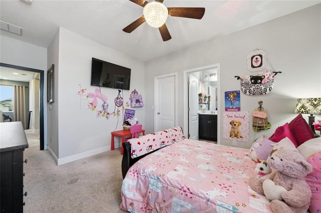 For Sale: $699,900 (5 beds, 4 baths, 3530 Square Feet)