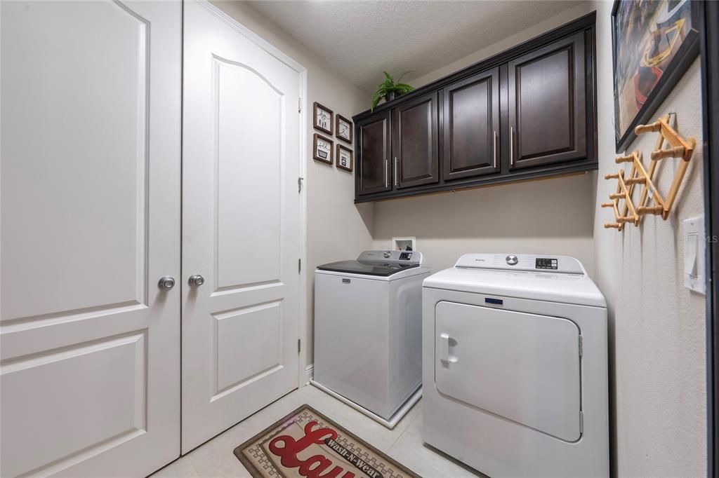 For Sale: $699,900 (5 beds, 4 baths, 3530 Square Feet)