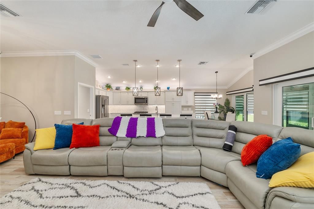 For Sale: $650,000 (3 beds, 2 baths, 1918 Square Feet)