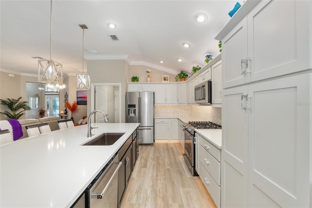 For Sale: $650,000 (3 beds, 2 baths, 1918 Square Feet)