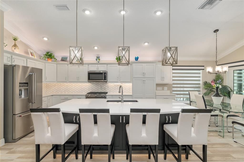 For Sale: $650,000 (3 beds, 2 baths, 1918 Square Feet)