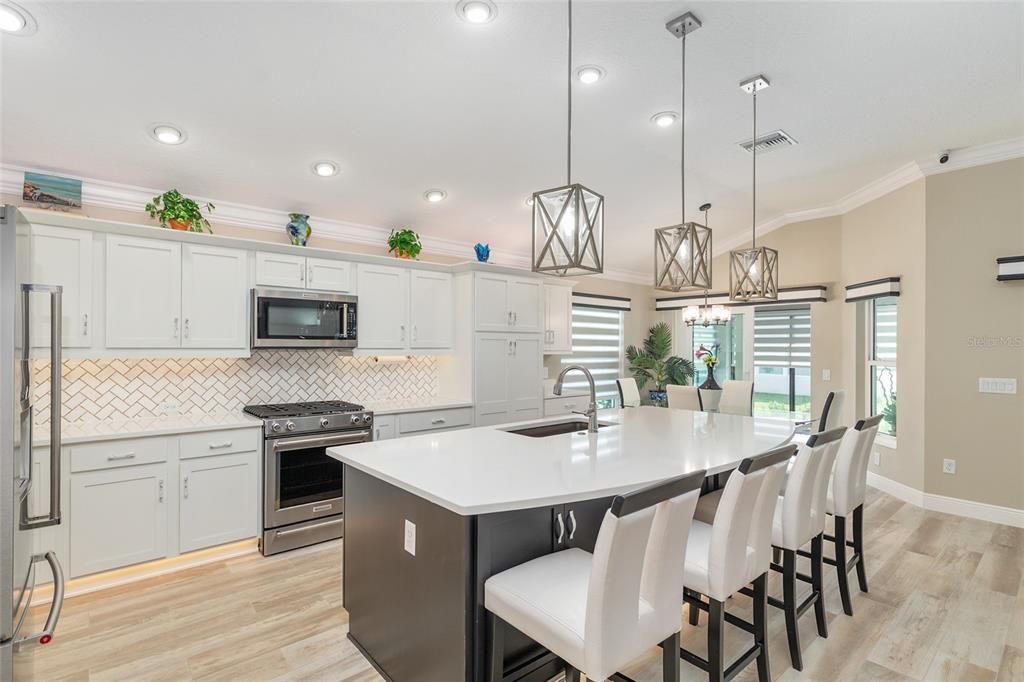 For Sale: $650,000 (3 beds, 2 baths, 1918 Square Feet)