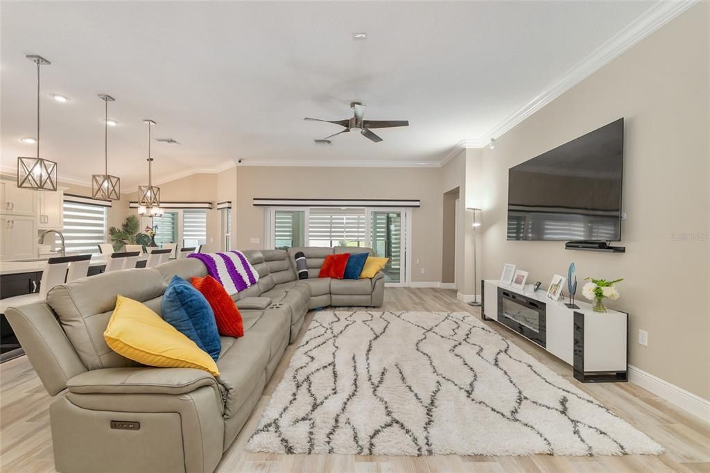 For Sale: $650,000 (3 beds, 2 baths, 1918 Square Feet)