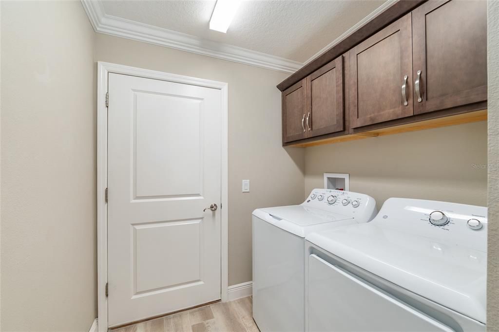 For Sale: $650,000 (3 beds, 2 baths, 1918 Square Feet)