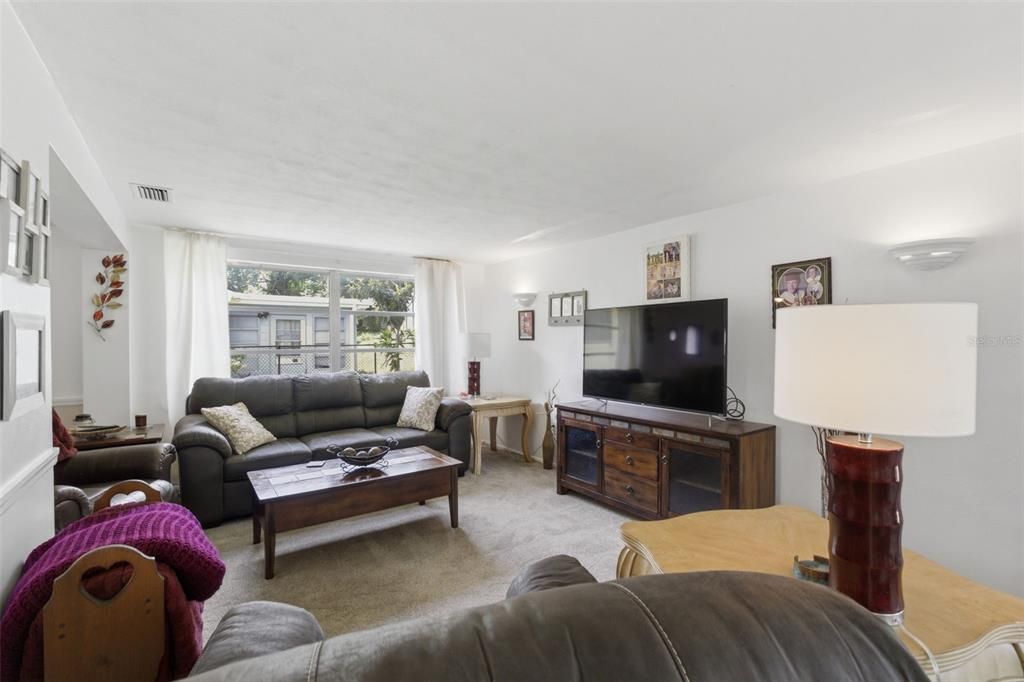 For Sale: $249,900 (2 beds, 2 baths, 1200 Square Feet)