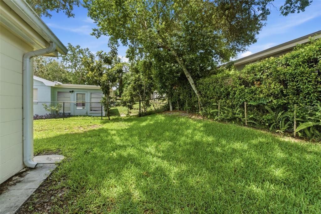 For Sale: $249,900 (2 beds, 2 baths, 1200 Square Feet)