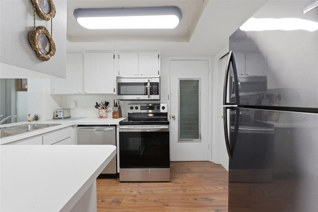 For Sale: $249,900 (2 beds, 2 baths, 1200 Square Feet)