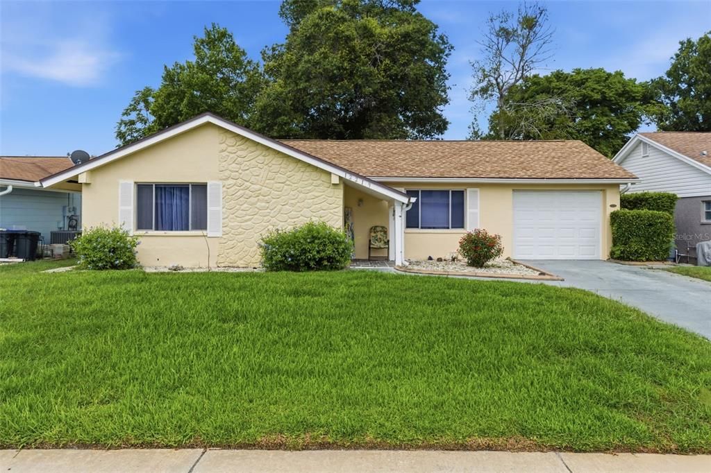 For Sale: $249,900 (2 beds, 2 baths, 1200 Square Feet)