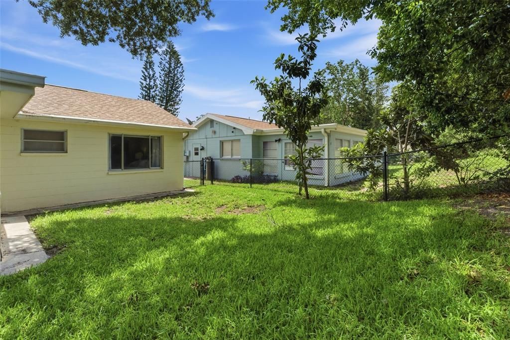For Sale: $249,900 (2 beds, 2 baths, 1200 Square Feet)