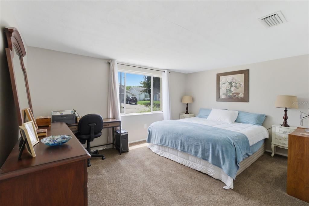 For Sale: $249,900 (2 beds, 2 baths, 1200 Square Feet)