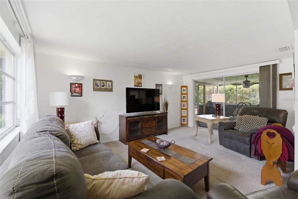 For Sale: $249,900 (2 beds, 2 baths, 1200 Square Feet)