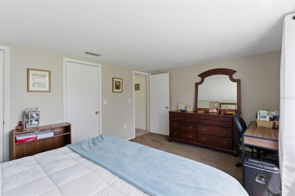 For Sale: $249,900 (2 beds, 2 baths, 1200 Square Feet)