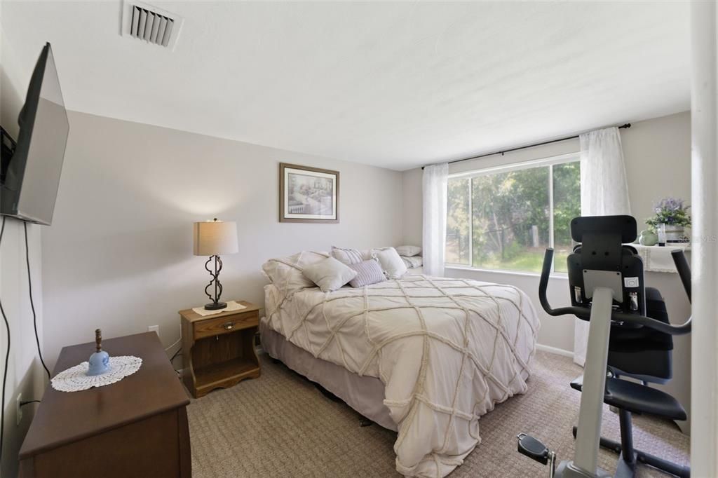 For Sale: $249,900 (2 beds, 2 baths, 1200 Square Feet)