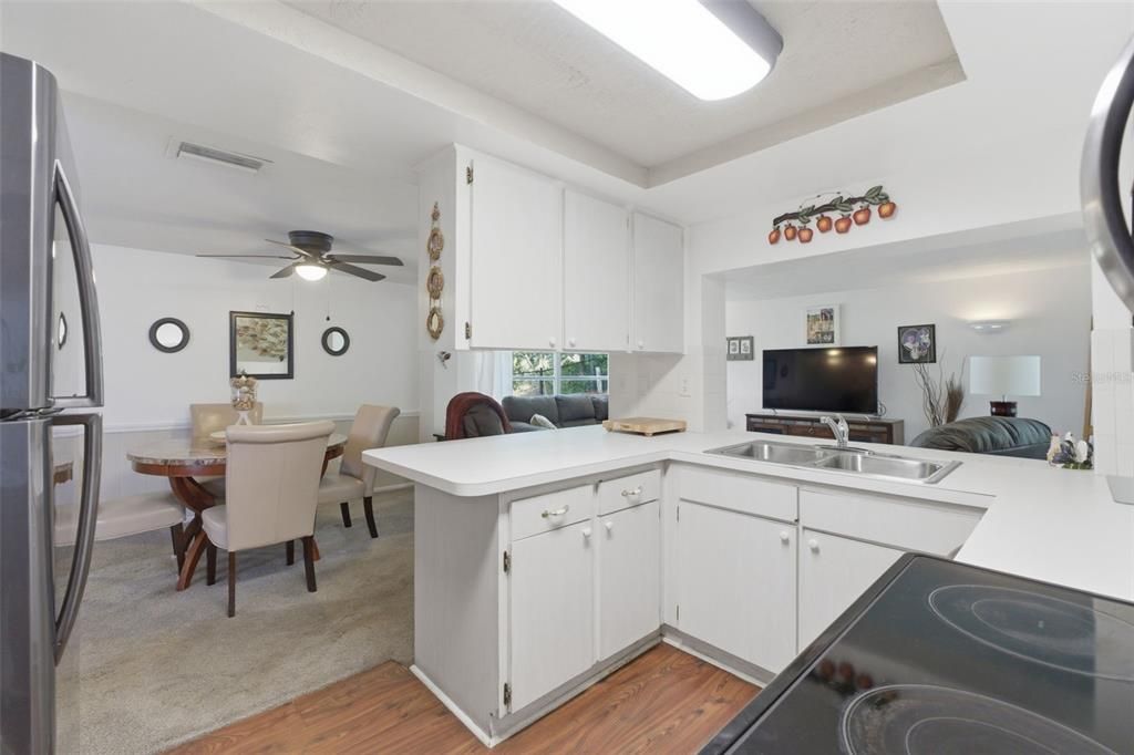 For Sale: $249,900 (2 beds, 2 baths, 1200 Square Feet)