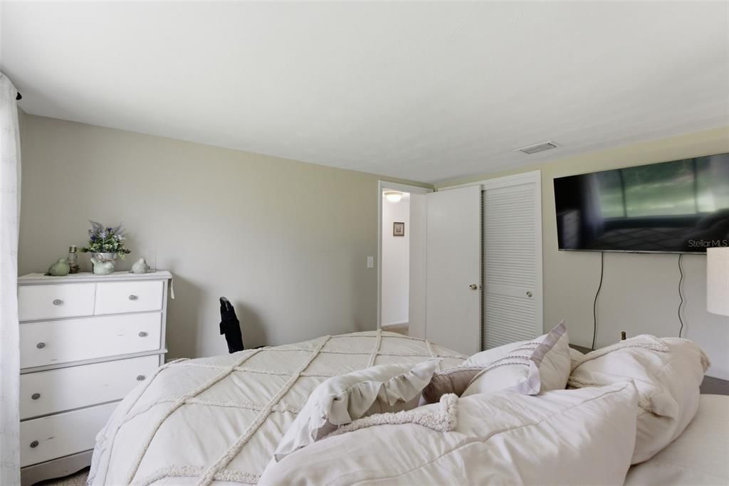 For Sale: $249,900 (2 beds, 2 baths, 1200 Square Feet)