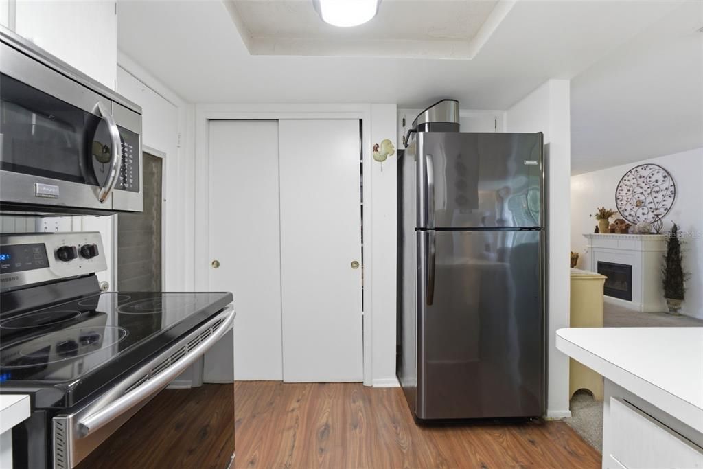 For Sale: $249,900 (2 beds, 2 baths, 1200 Square Feet)