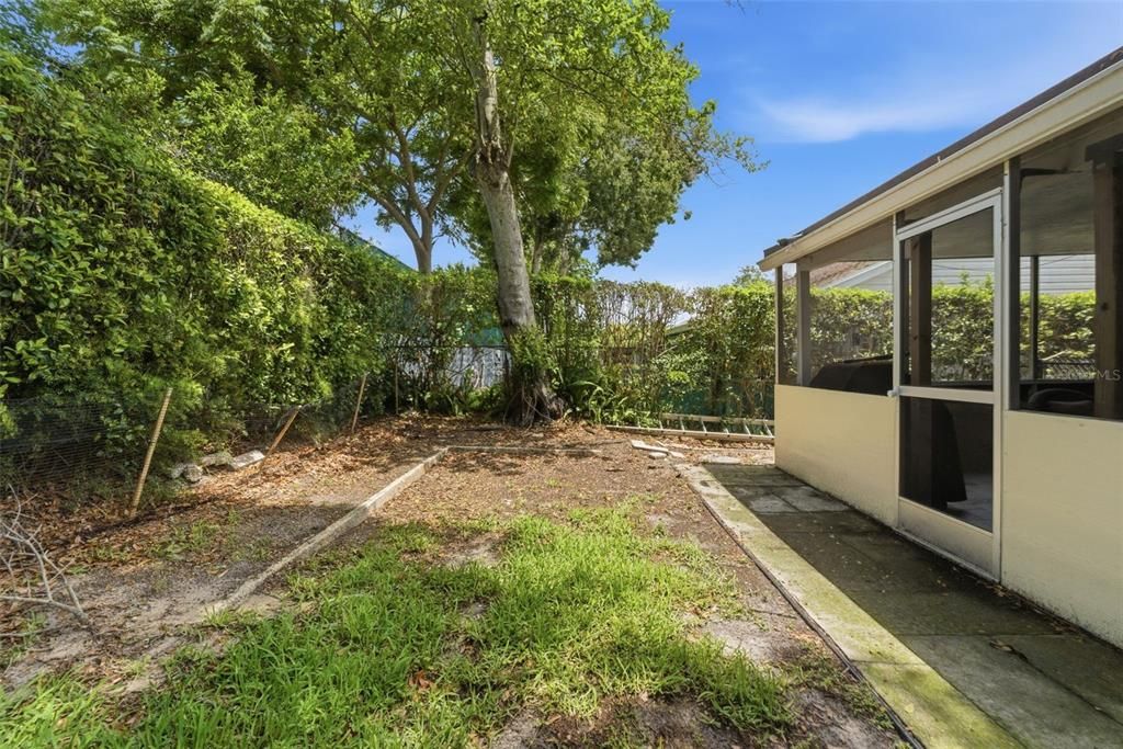 For Sale: $249,900 (2 beds, 2 baths, 1200 Square Feet)