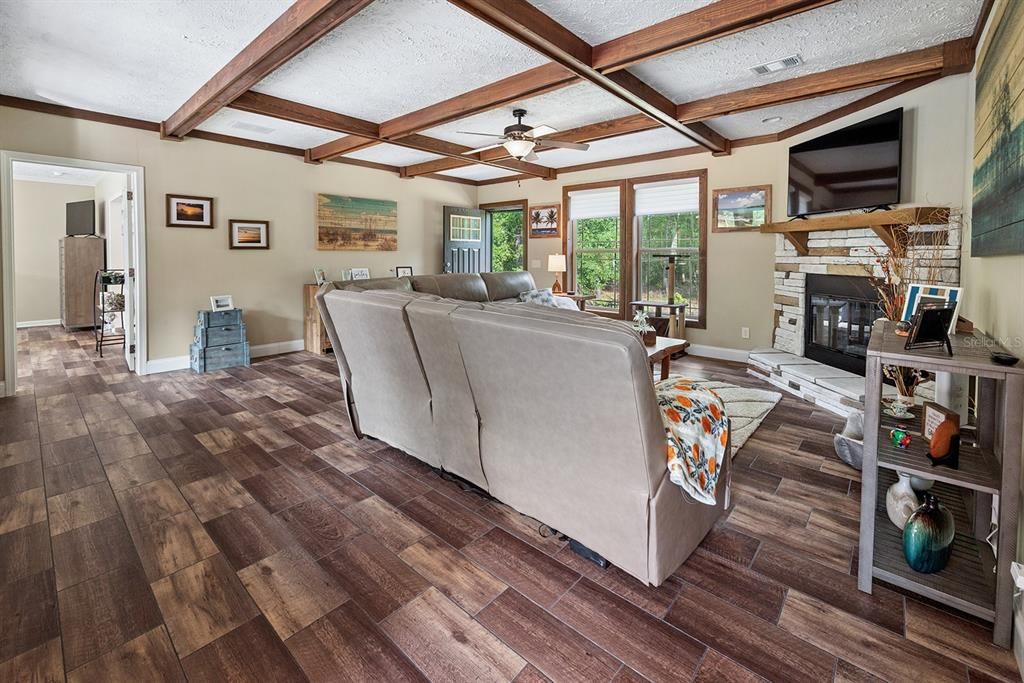 For Sale: $412,000 (3 beds, 2 baths, 1830 Square Feet)