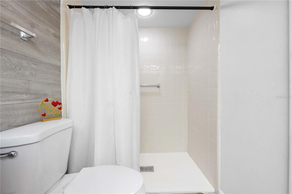 На продажу: $190,000 (2 спален, 2 ванн, 995 Квадратных фут)
