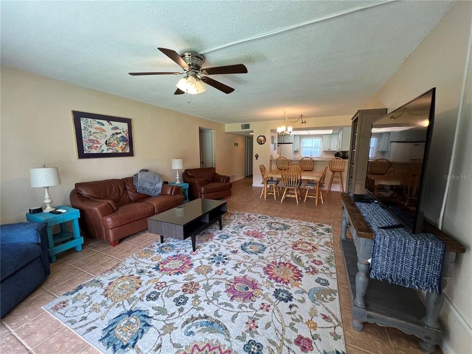 For Sale: $239,000 (2 beds, 2 baths, 1087 Square Feet)