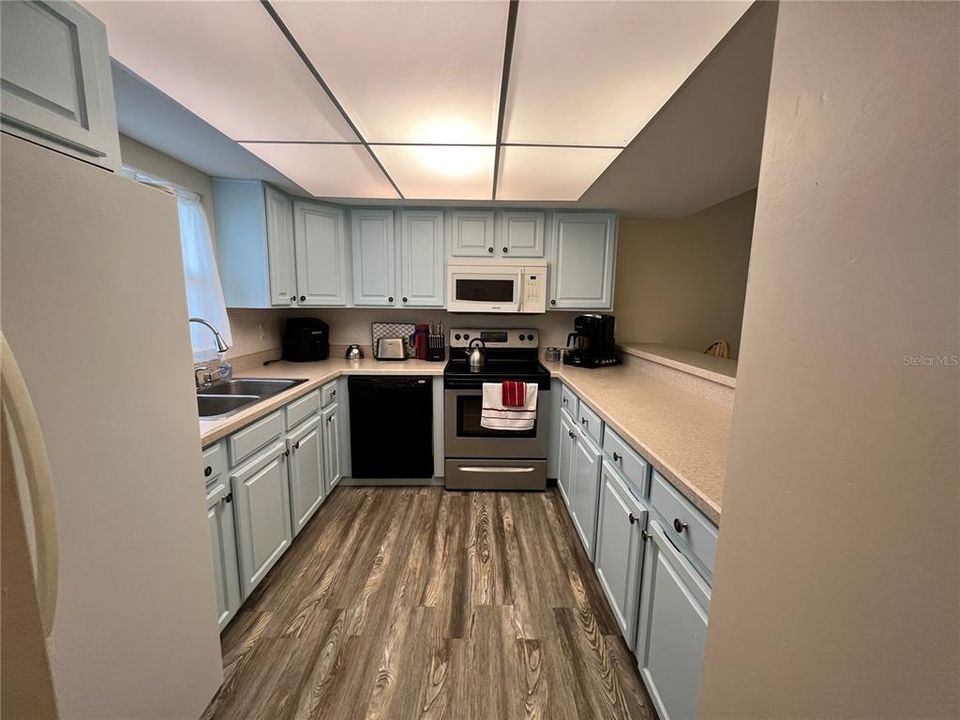 For Sale: $239,000 (2 beds, 2 baths, 1087 Square Feet)