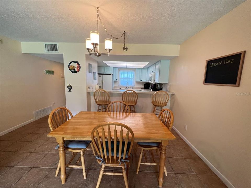 For Sale: $239,000 (2 beds, 2 baths, 1087 Square Feet)