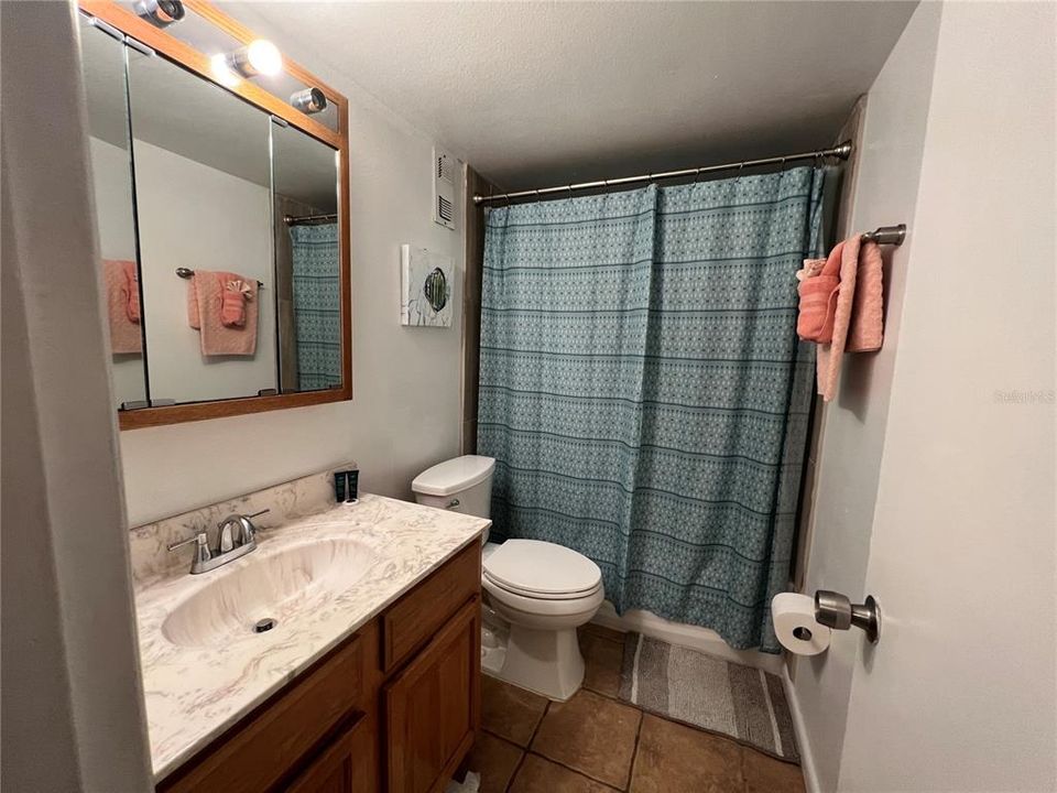For Sale: $239,000 (2 beds, 2 baths, 1087 Square Feet)