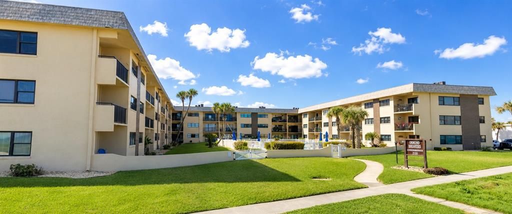 For Sale: $239,000 (2 beds, 2 baths, 1087 Square Feet)