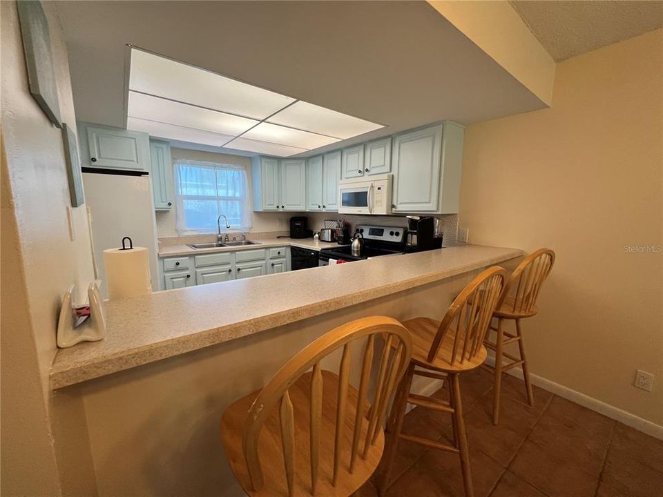 For Sale: $239,000 (2 beds, 2 baths, 1087 Square Feet)