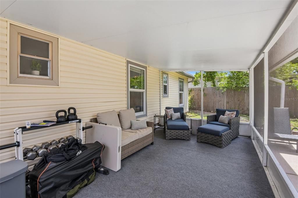 For Sale: $325,000 (2 beds, 2 baths, 816 Square Feet)