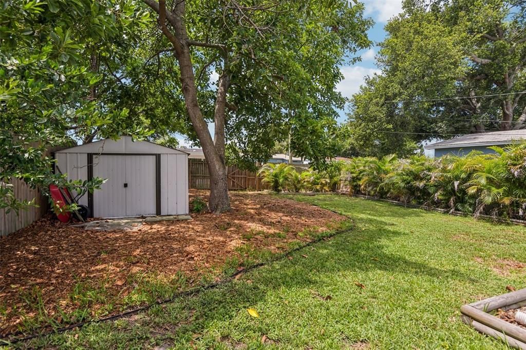 For Sale: $325,000 (2 beds, 2 baths, 816 Square Feet)
