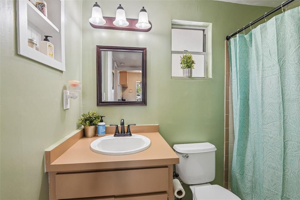 For Sale: $325,000 (2 beds, 2 baths, 816 Square Feet)