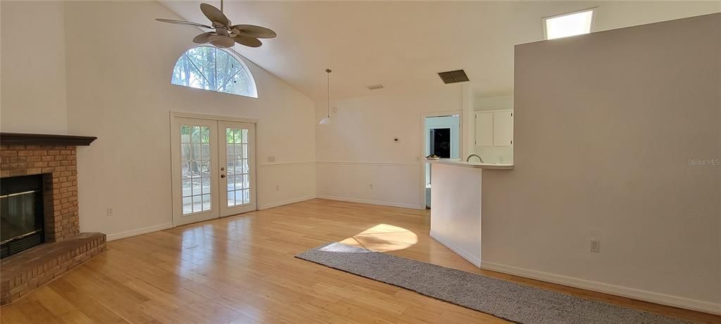 For Rent: $2,375 (3 beds, 2 baths, 1853 Square Feet)
