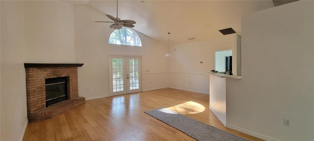 For Rent: $2,375 (3 beds, 2 baths, 1853 Square Feet)