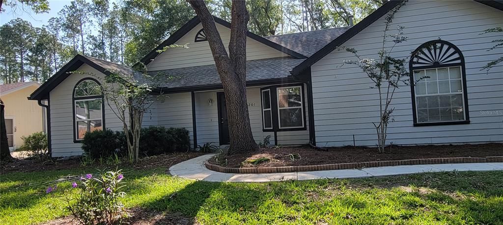 For Rent: $2,375 (3 beds, 2 baths, 1853 Square Feet)