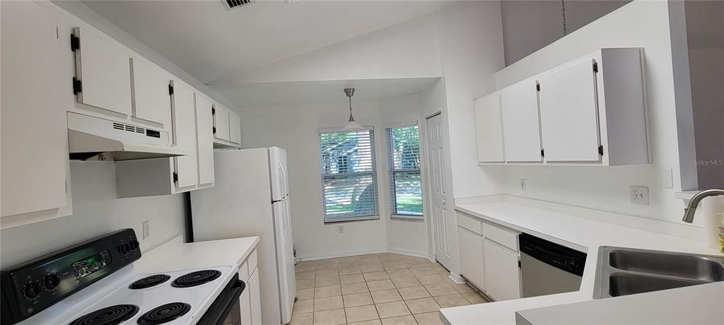 For Rent: $2,375 (3 beds, 2 baths, 1853 Square Feet)