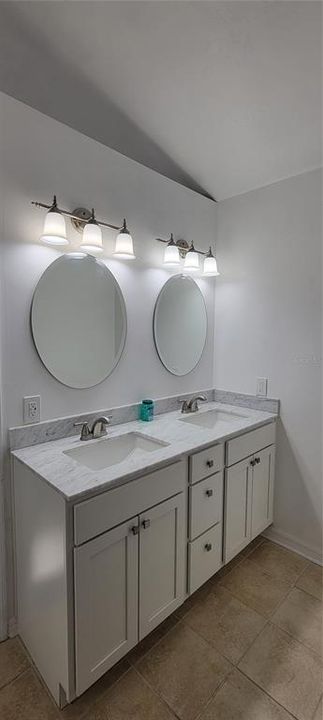 For Rent: $2,375 (3 beds, 2 baths, 1853 Square Feet)
