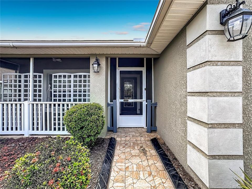 En Venta: $329,999 (3 camas, 2 baños, 1955 Pies cuadrados)