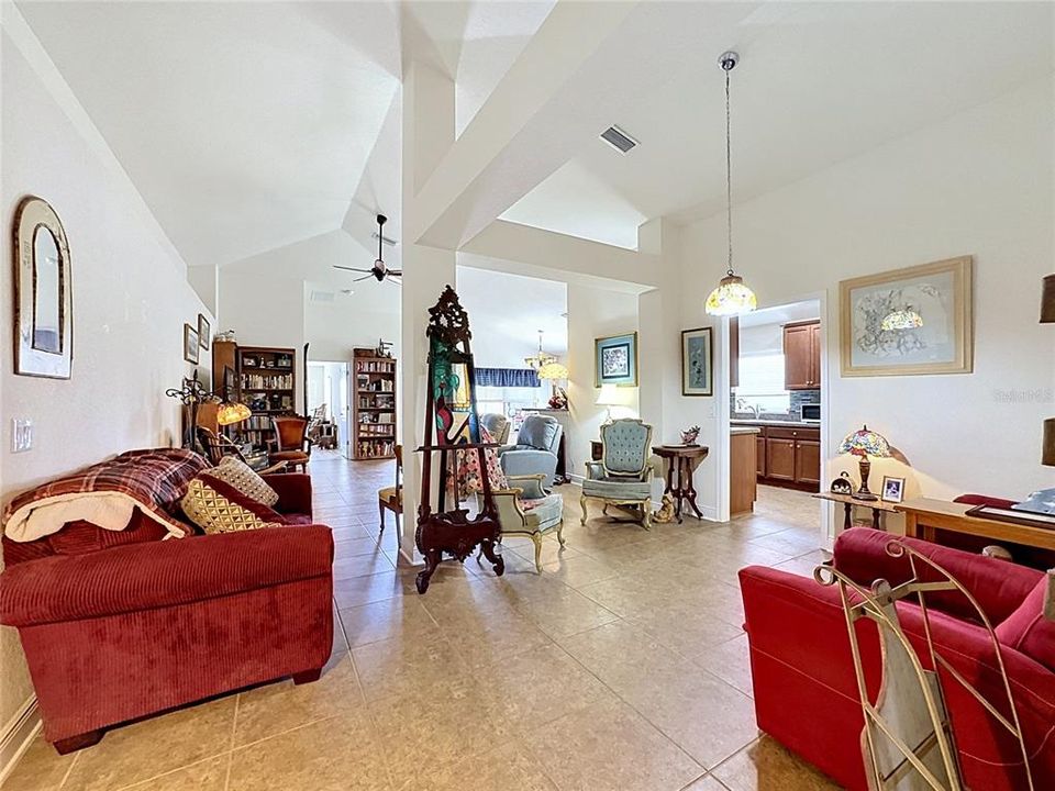 En Venta: $329,999 (3 camas, 2 baños, 1955 Pies cuadrados)
