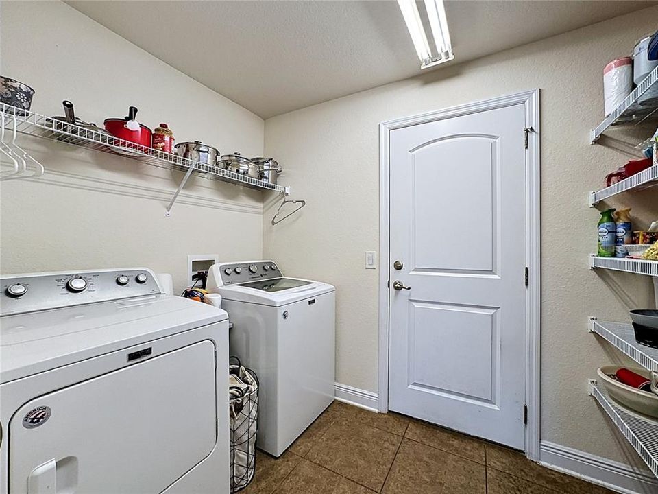 En Venta: $329,999 (3 camas, 2 baños, 1955 Pies cuadrados)