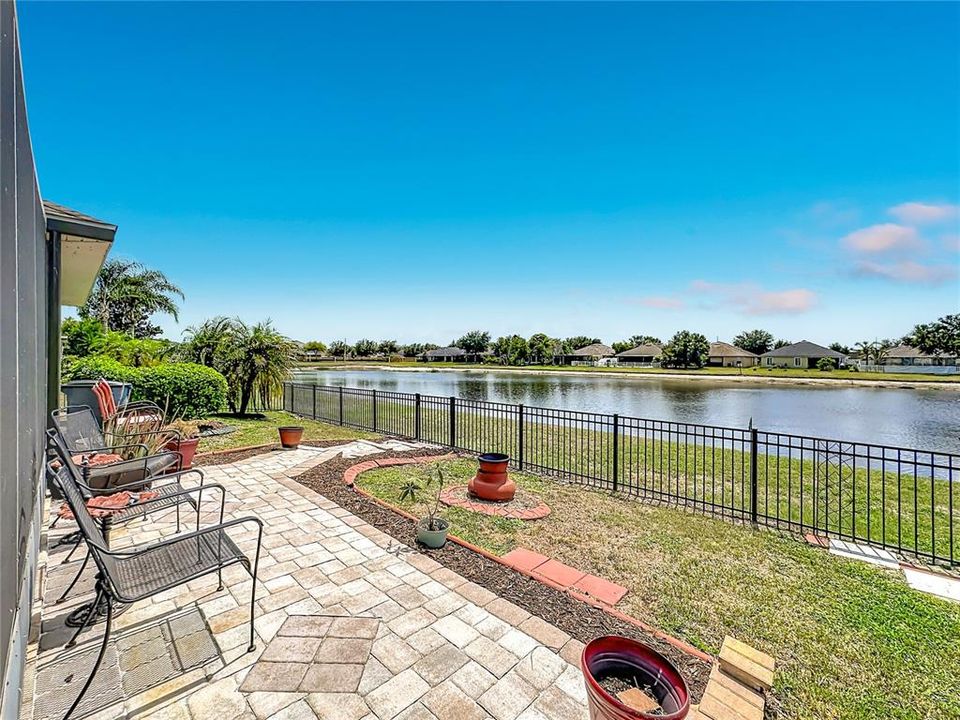 En Venta: $329,999 (3 camas, 2 baños, 1955 Pies cuadrados)