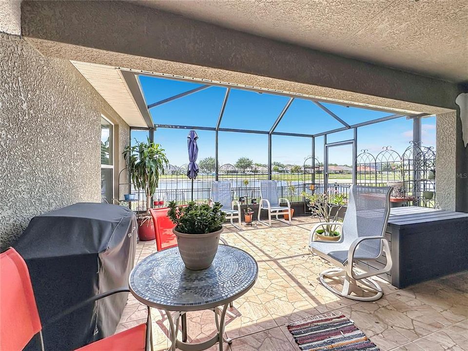 En Venta: $329,999 (3 camas, 2 baños, 1955 Pies cuadrados)