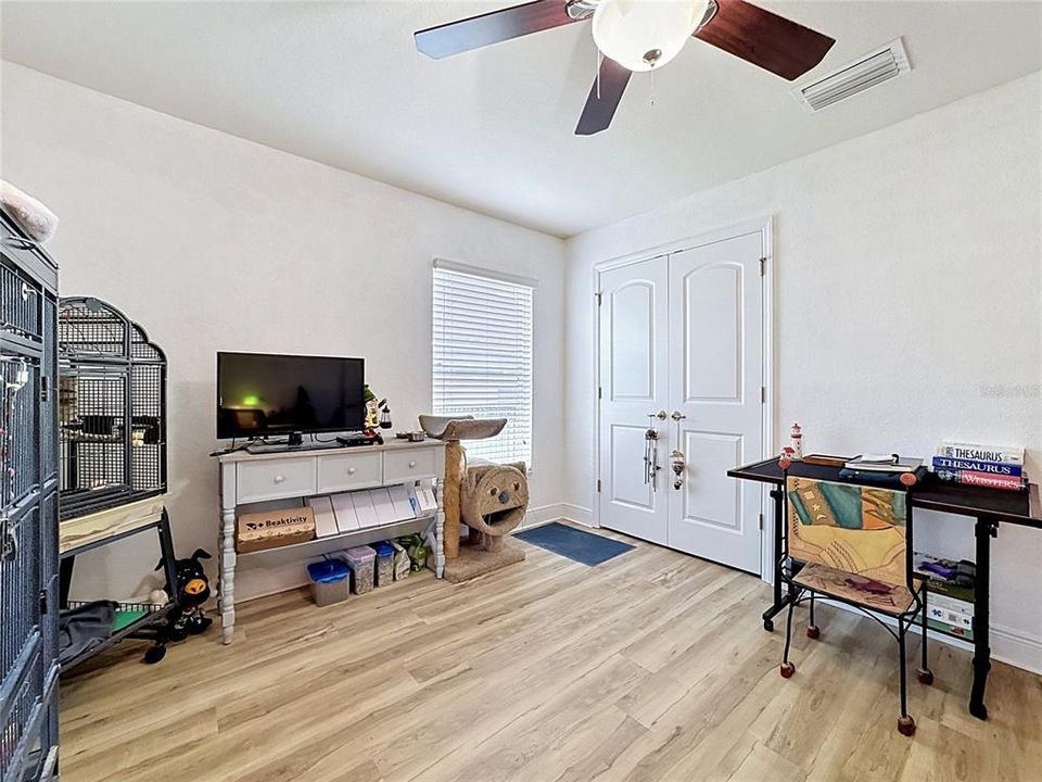 En Venta: $329,999 (3 camas, 2 baños, 1955 Pies cuadrados)