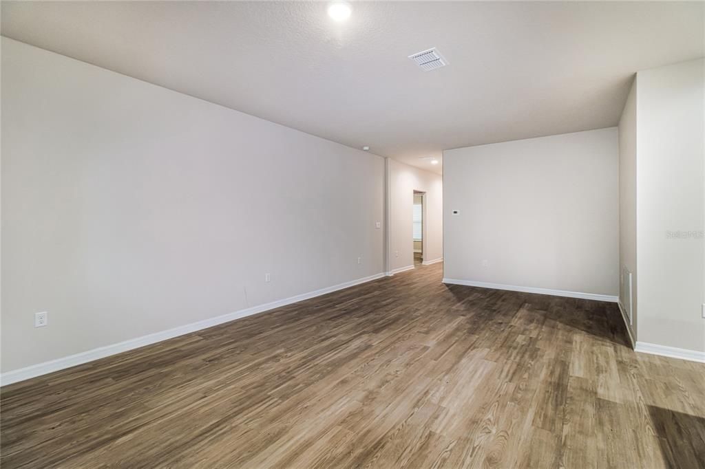 En Venta: $334,900 (4 camas, 2 baños, 1761 Pies cuadrados)
