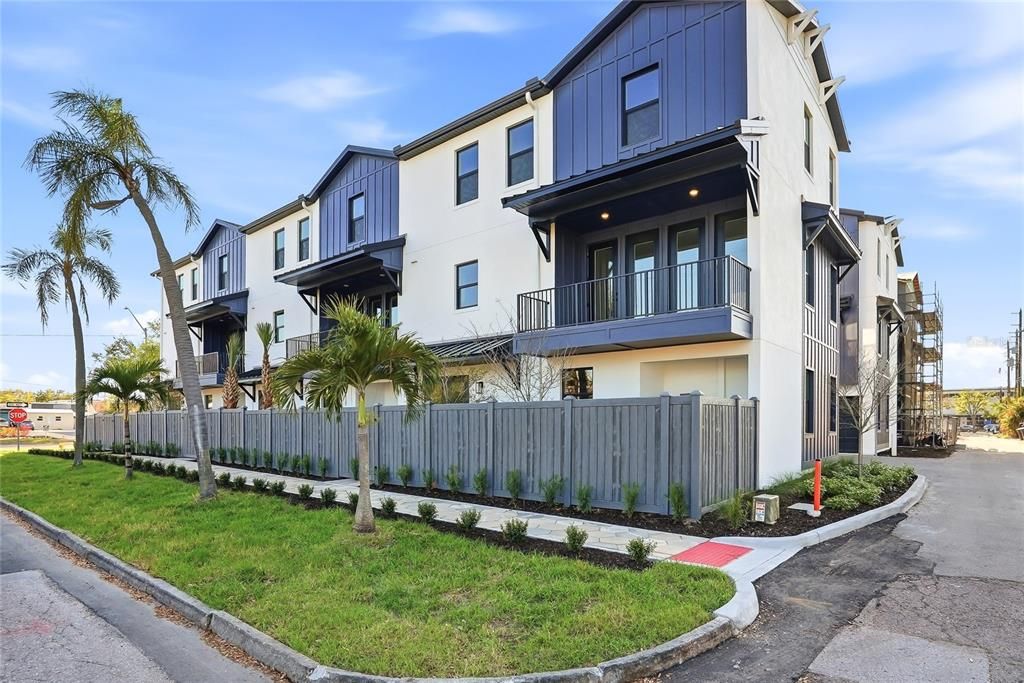 For Sale: $950,000 (3 beds, 3 baths, 2108 Square Feet)
