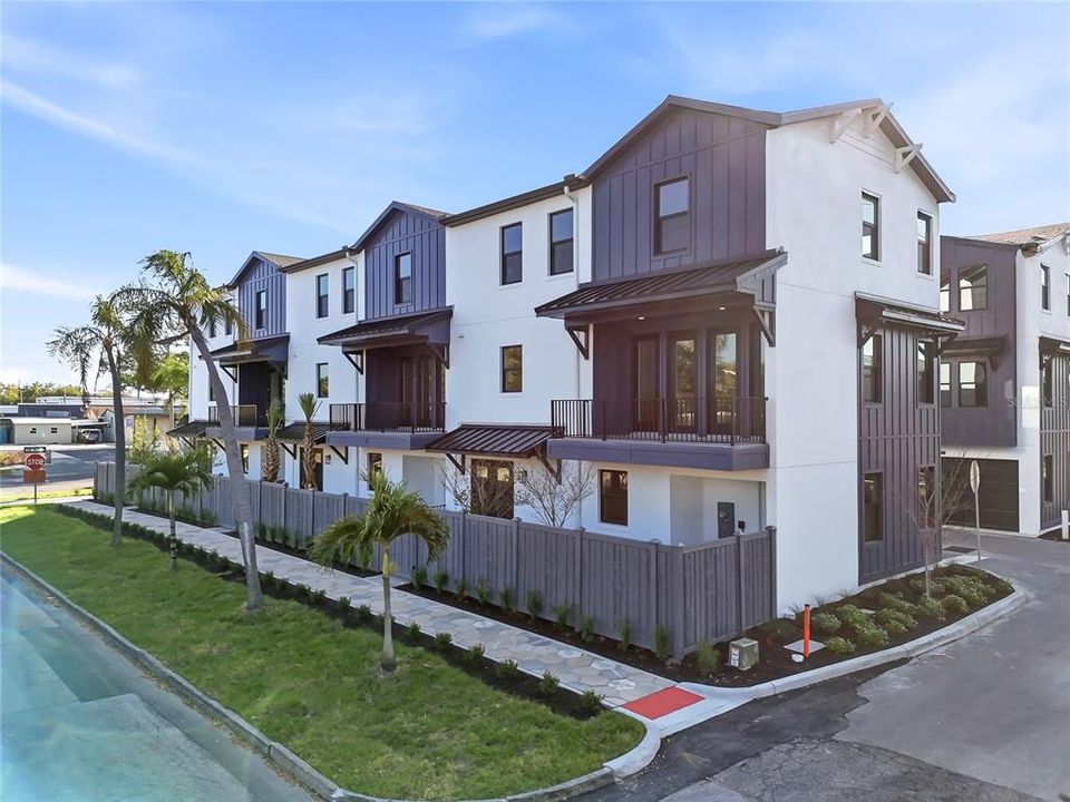 For Sale: $950,000 (3 beds, 3 baths, 2108 Square Feet)