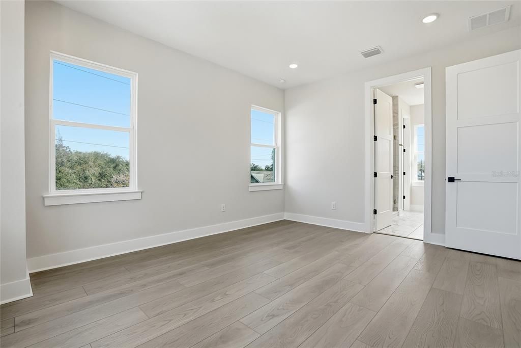 For Sale: $950,000 (3 beds, 3 baths, 2108 Square Feet)