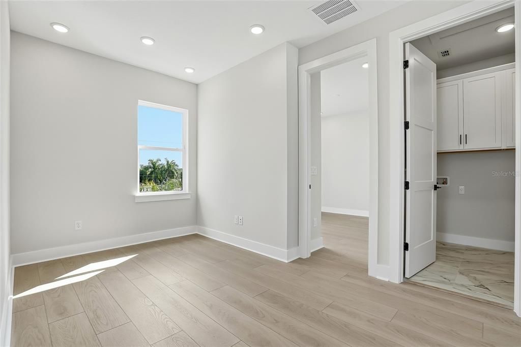 For Sale: $950,000 (3 beds, 3 baths, 2108 Square Feet)