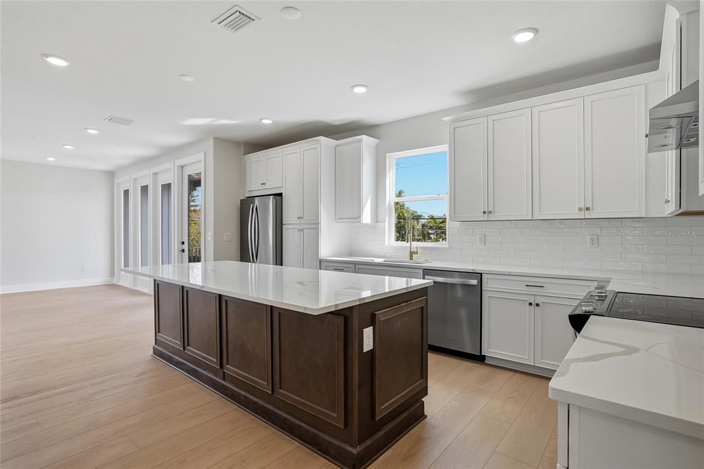 For Sale: $950,000 (3 beds, 3 baths, 2108 Square Feet)