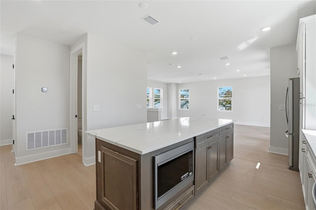 For Sale: $950,000 (3 beds, 3 baths, 2108 Square Feet)